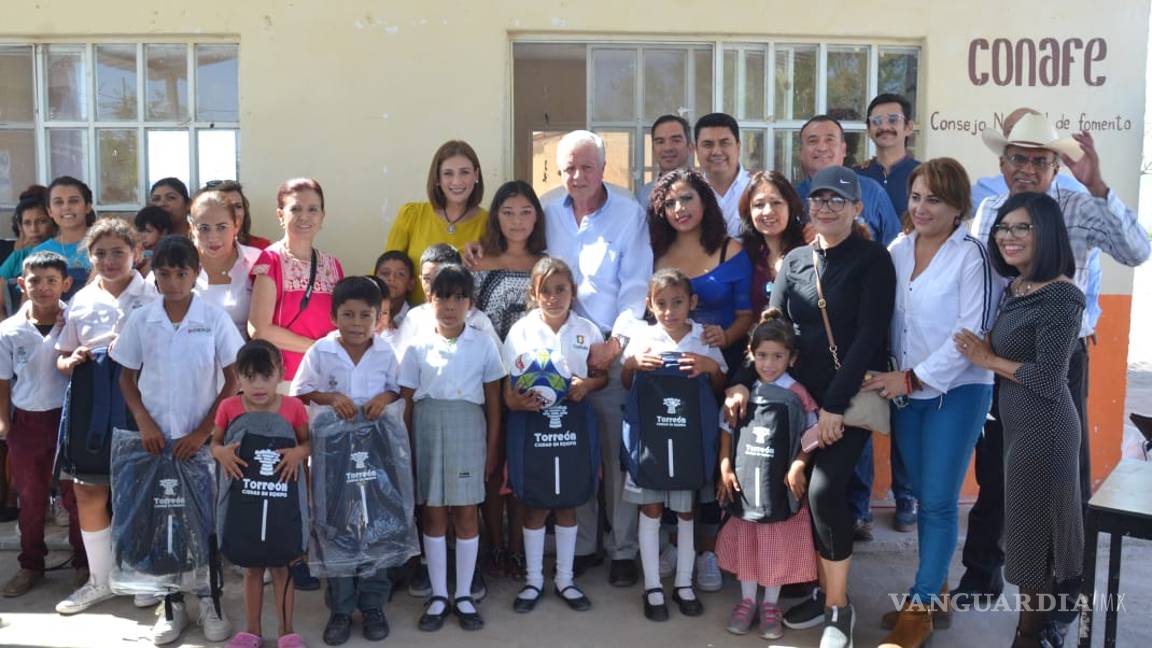 $!En Cañón y Sierra de Jimulco entrega Jorge Zermeño ambulancia y cuatro mdp en obras