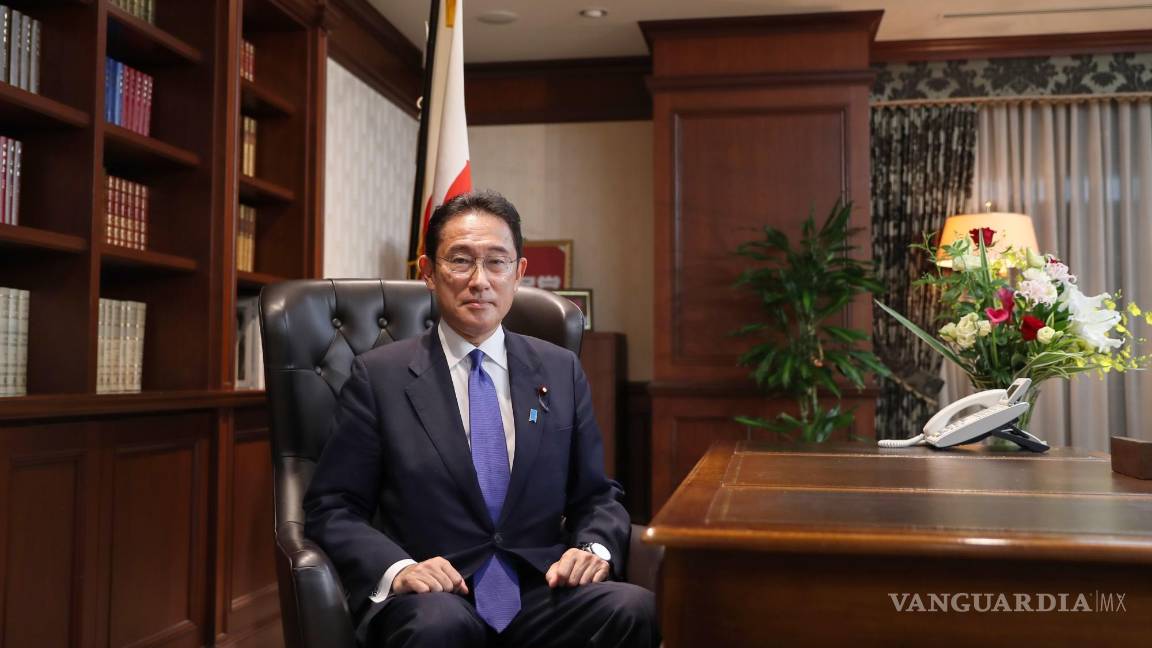 $!El exministro de Relaciones Exteriores de Japón, Fumio Kishida, posa para un retrato después de ser elegido presidente del Partido Liberal Democrático (PLD) en Tokio, Japón, el 29 de septiembre de 2021. Kishida sucederá a Yoshihide Suga como primer ministro, el tercero de Japón desde el comienzo de la pandemia de coronavirus. EFE/EPA/Du Xiaoyi