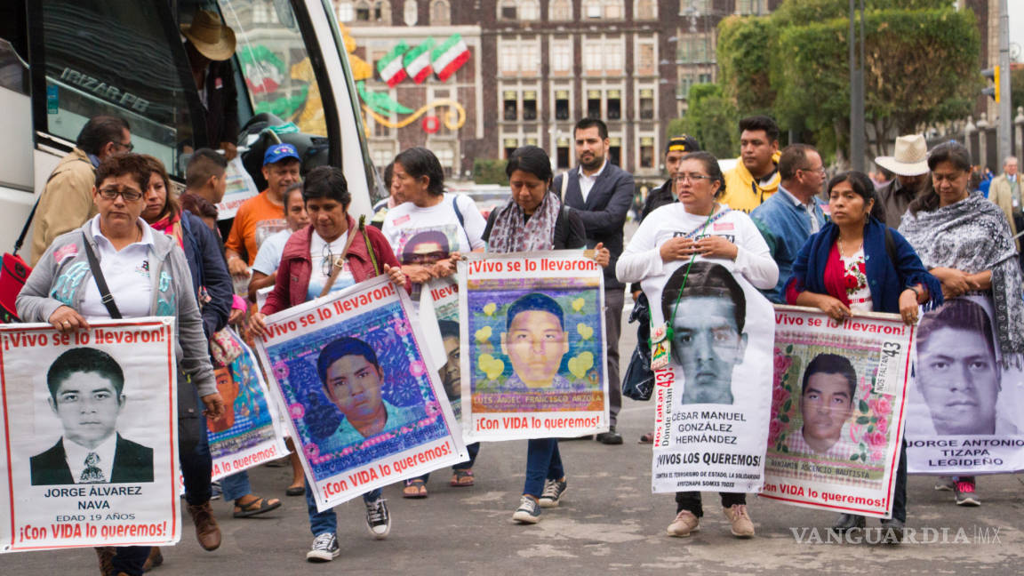 FGR se compromete a reconstruir desde cero investigación del caso Ayotzinapa