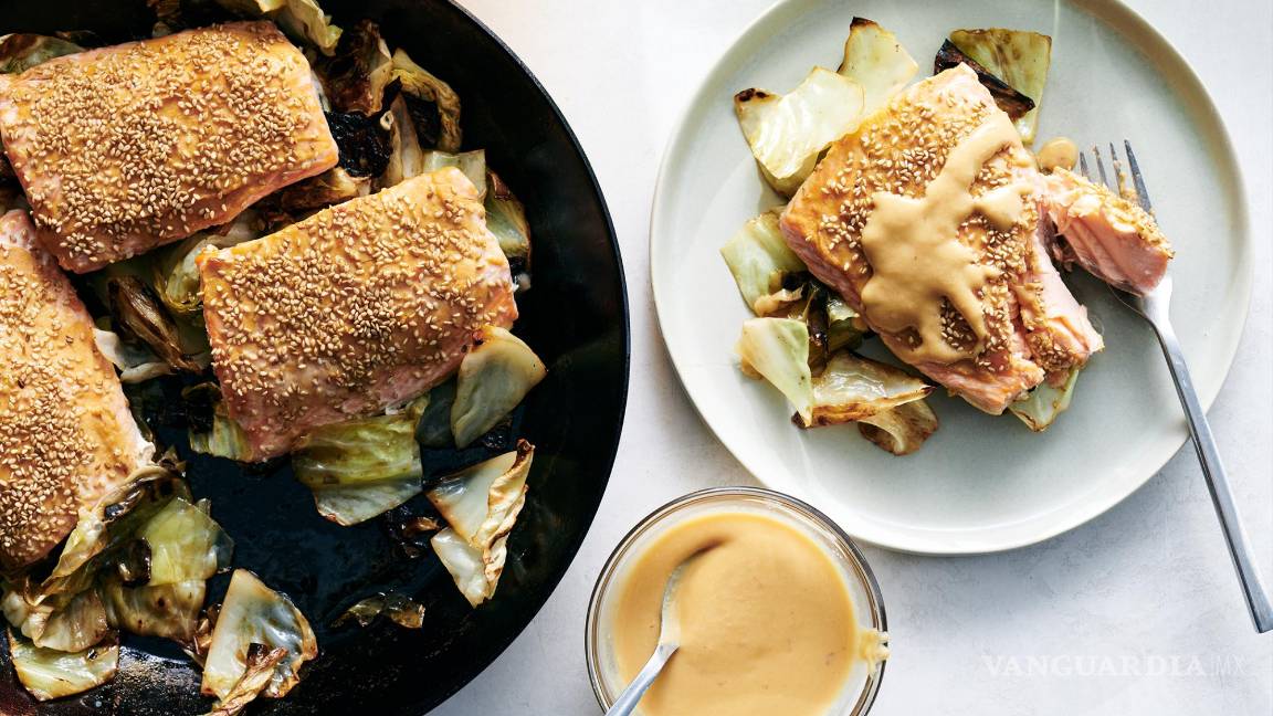 $!En esta receta de una sola sartén, el miso y la mostaza de dijon crean una combinación de salado y picante.