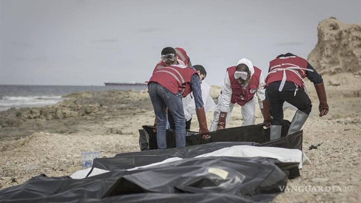 $!Hallan en la costa libia 74 cadáveres de migrantes
