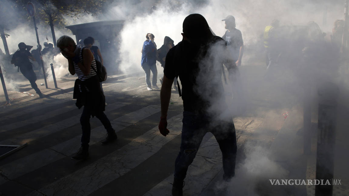 Detienen al menos 120 personas durante protestas de chalecos amarillos en Francia