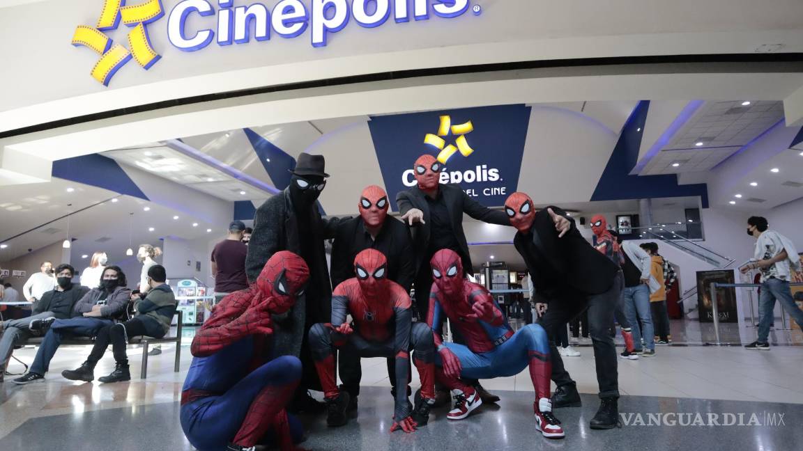 $!“Estamos muy emocionados de por fin ver la película, esperamos que salgan algunas escenas que se supuestamente se filtraron”, señalaron los fans.