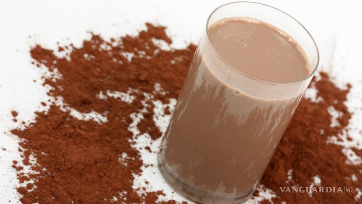 La leche con chocolate viene de vacas color café, asegura el 7% de adultos en EU