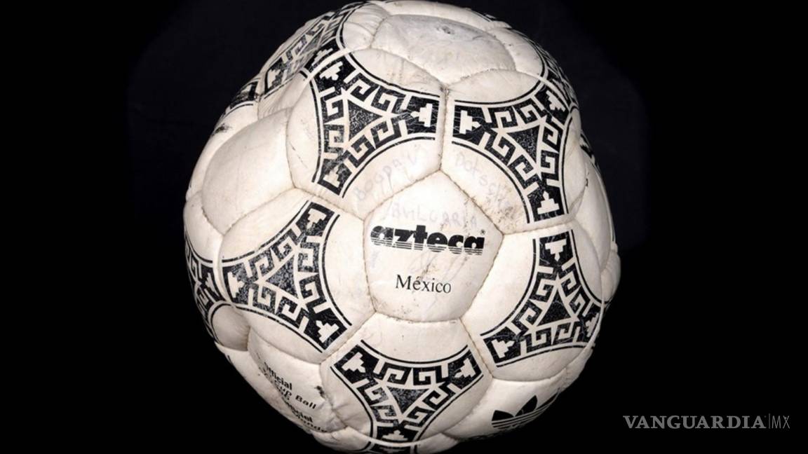 $!El balón con que Diego Maradona anotó en el Mundial de México en 1986, el que es considerado como el mejor de la historia y el de la “Mano de Dios”, será subastado.