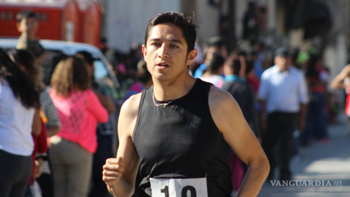 $!Corredores de Saltillo celebraron la Navidad