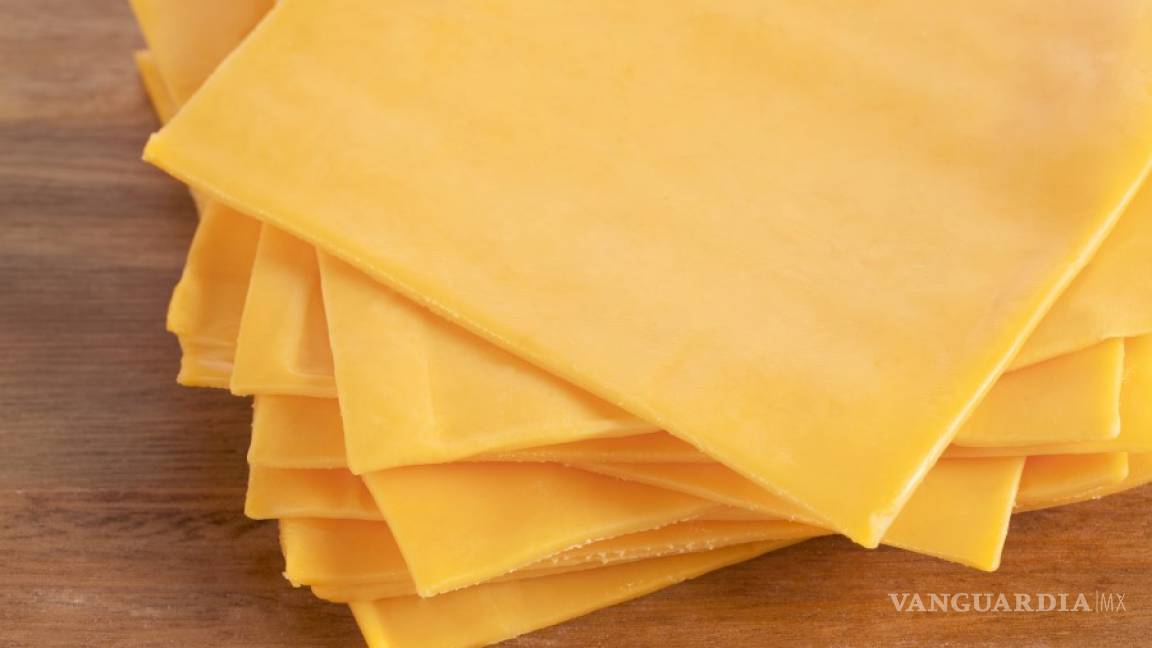 Profeco ahora evidencia marcas de queso amarillo que no cumplen