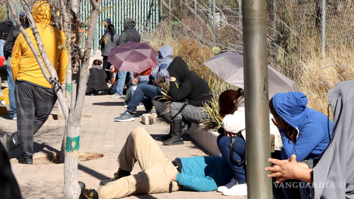 Saltillo: hacen largas filas para solicitar incapacidad COVID en clínica 89 del IMSS