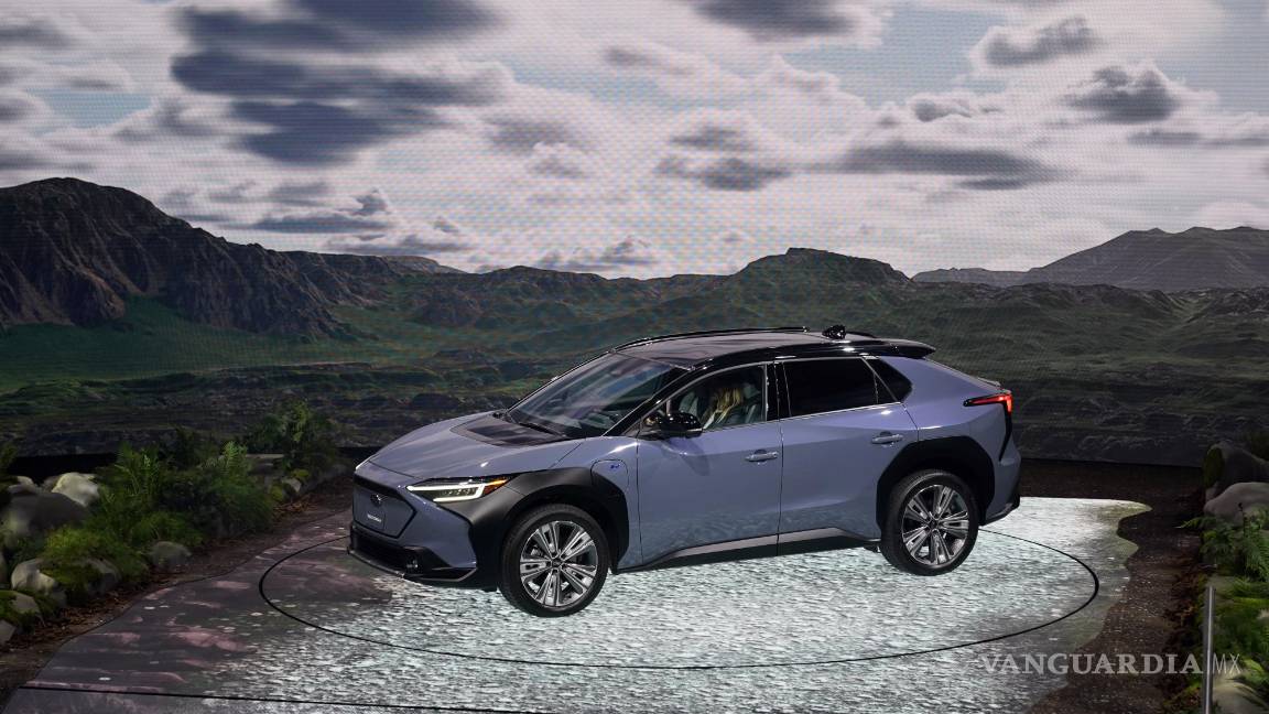 $!El Subaru Solterra EV 2023 se presenta en el salón del automóvil AutoMobility LA en Los Ángeles, California. AP/Marcio Jose Sanchez