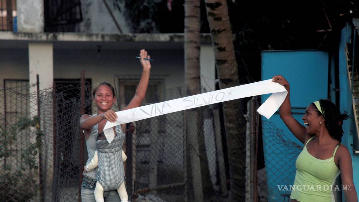 $!Cambia Silvio Rodríguez la guitarra por la foto