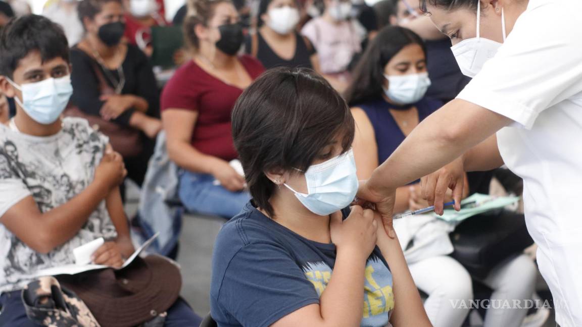 Se agotan vacunas anticovid en Saltillo y Arteaga en tres horas; quedan cientos en la fila