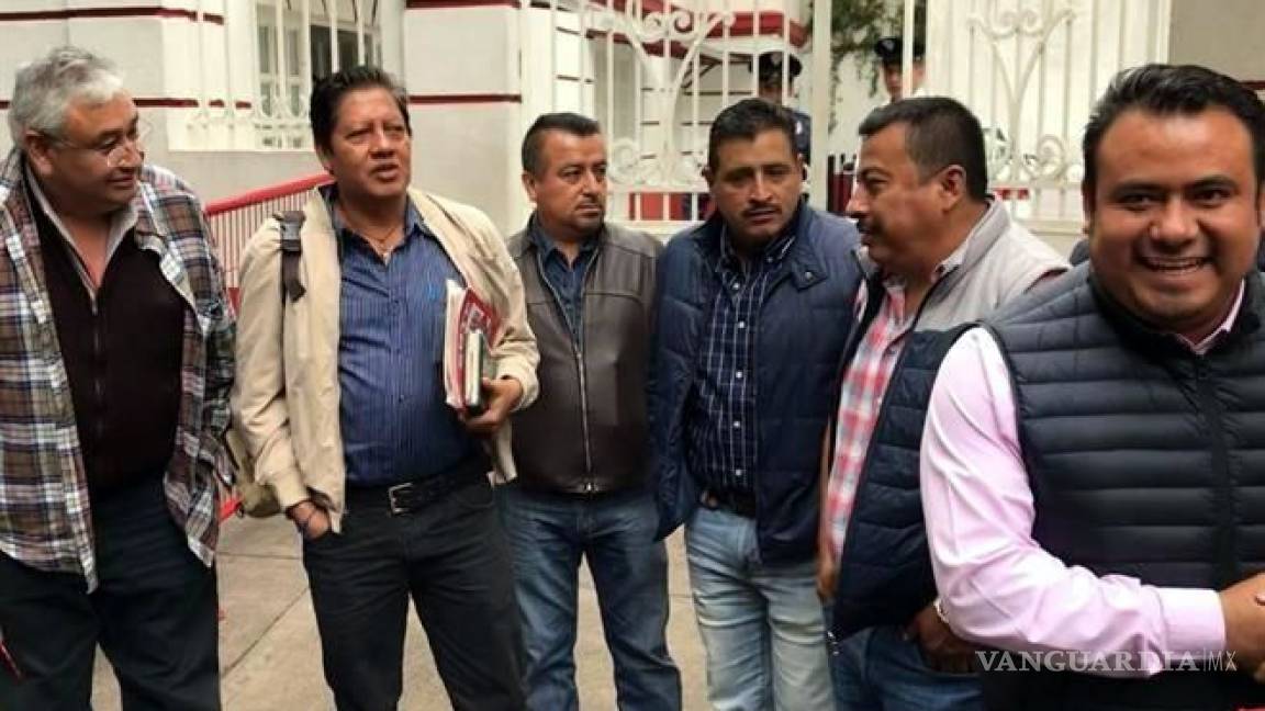 AMLO recibe a líderes de la CNTE en casa de transición