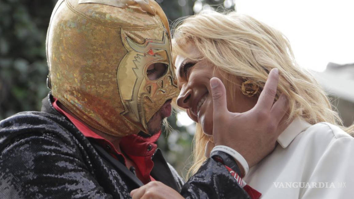 Adela Micha le confiesa al Escorpión Dorado lo que extraña de Televisa