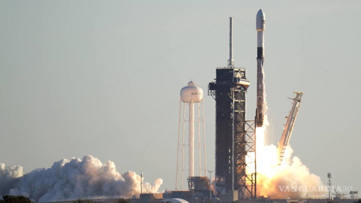 Lanza SpaceX récord de satélites por cohete