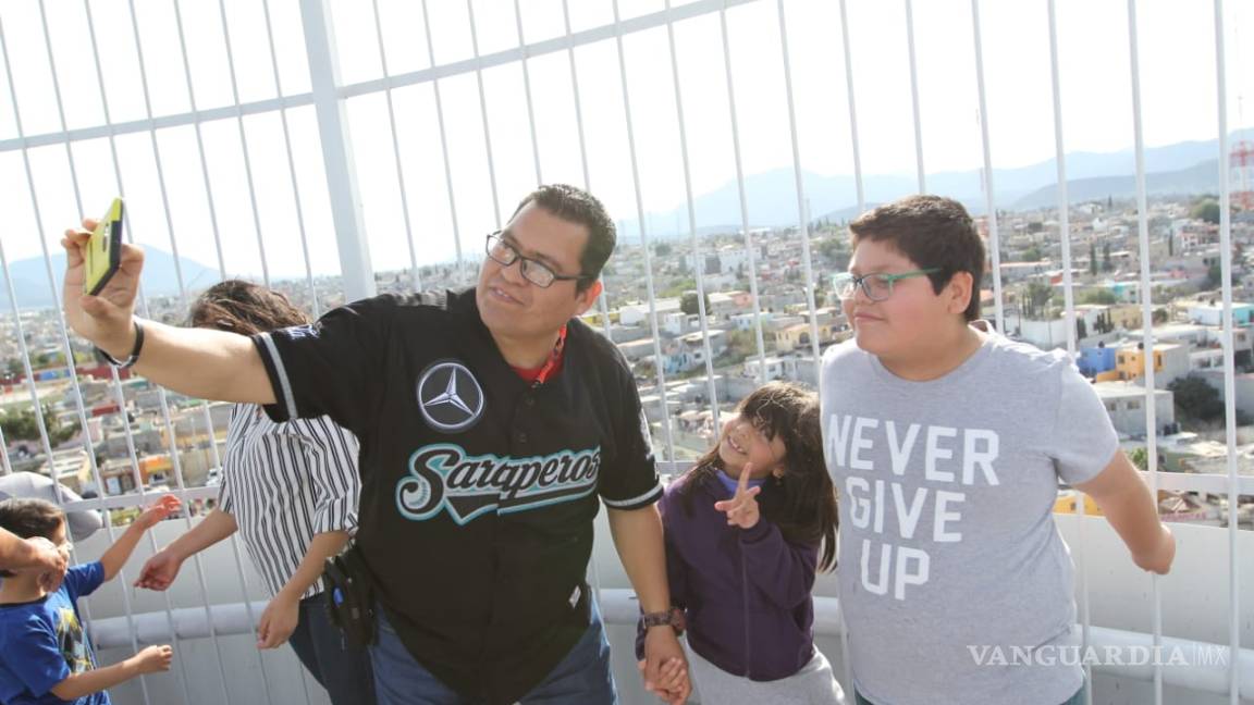 $!A pocas semanas de su inauguración, Mirador de Saltillo atrae a más de 15 mil visitantes