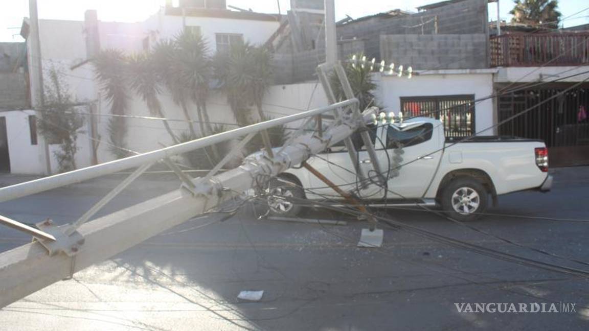 $!El accidente provocó congestionamiento vial y afectaciones al servicio de internet y televisión.