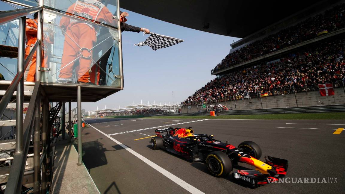 $!Ricciardo se impone por sorpresa en GP de China; 'Checo' Pérez queda en doceavo
