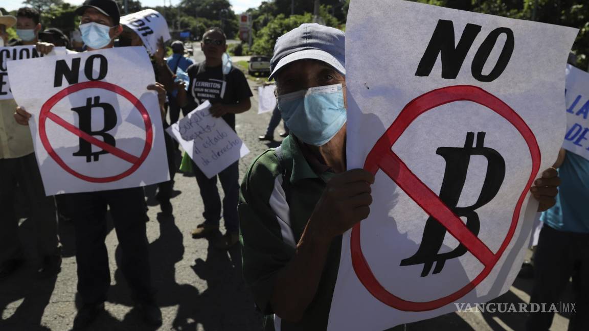 Tropieza el ‘día bitcoin’ en El Salvador