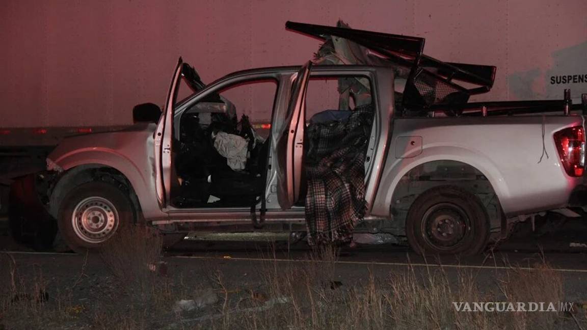 $!En Saltillo conductor alcoholizado se impacta con trailer; pierden la vida su esposa y sus dos hijos menores de edad