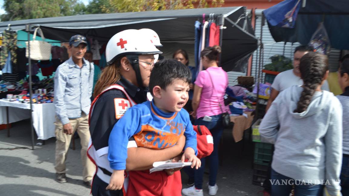$!Atropella vehículo a niño en mercadito de Saltillo