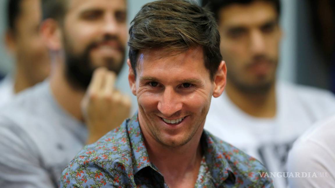 $!Messi se 'come años' con su cambio de look