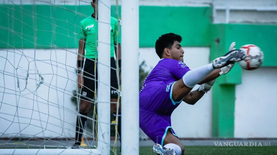 $!Mathías Jiménez sacó ‘las papas del fuego’ y atajó cinco penales en la tanda final.