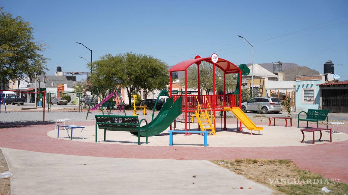 $!El programa busca dignificar los espacios de convivencia y fortalecer el entorno social de las familias.