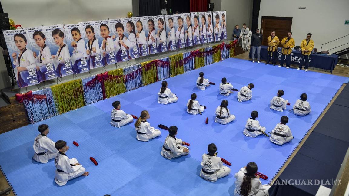 $!19 niños recibieron su promoción a cinta negra.