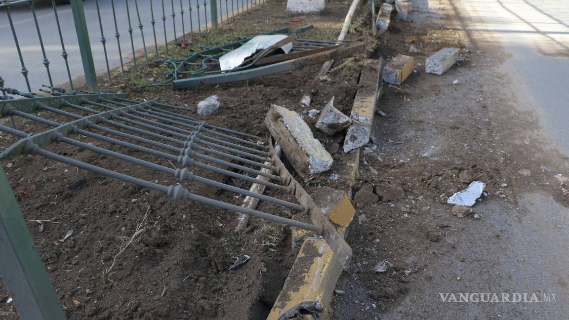 $!Le dan cerrón y destroza auto