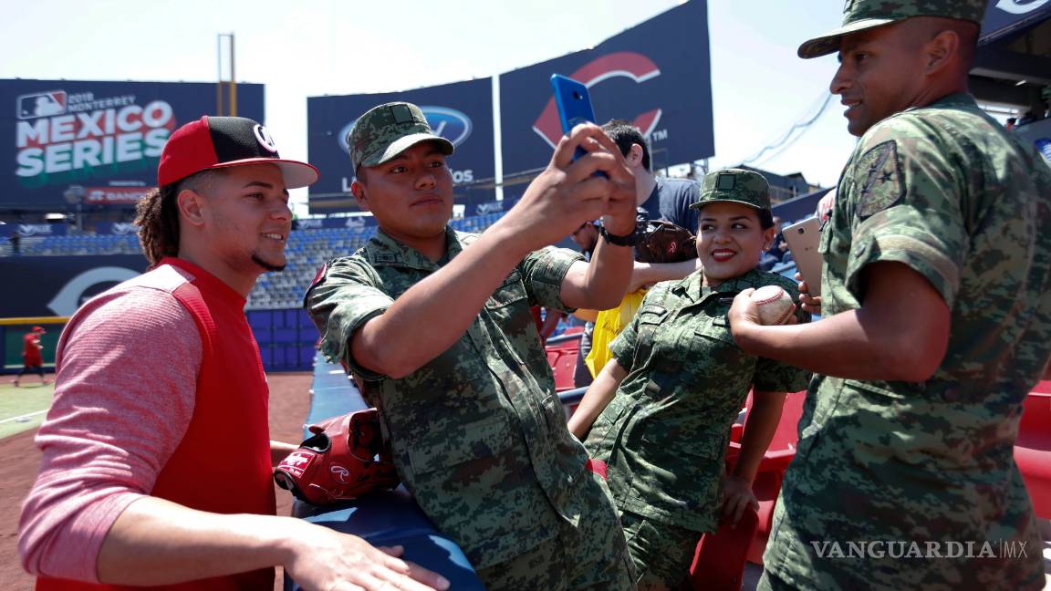 $!Cardenales 'vuelan' sobre la cerca y le 'pegan' a los Rojos en Monterrey