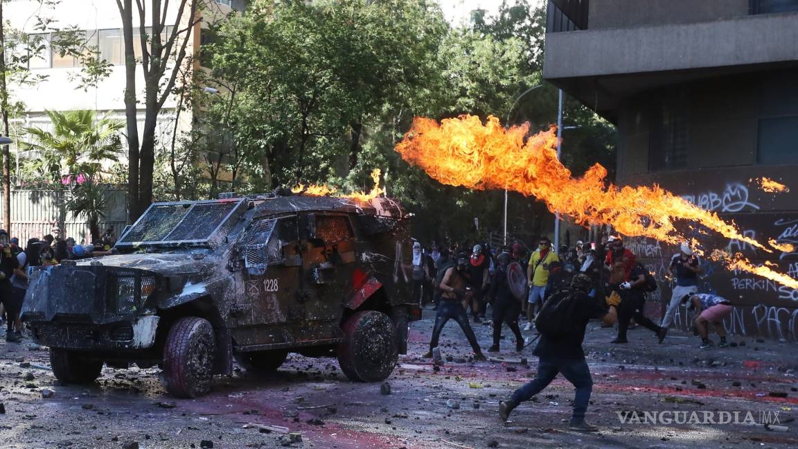 Conmemora Chile primer año del estallido social con masivas movilizaciones