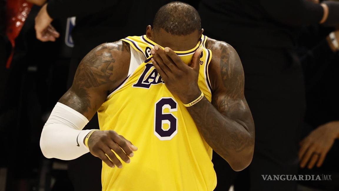 LeBron suda la ‘gota gorda’ para llevar a los Lakers a Playoffs