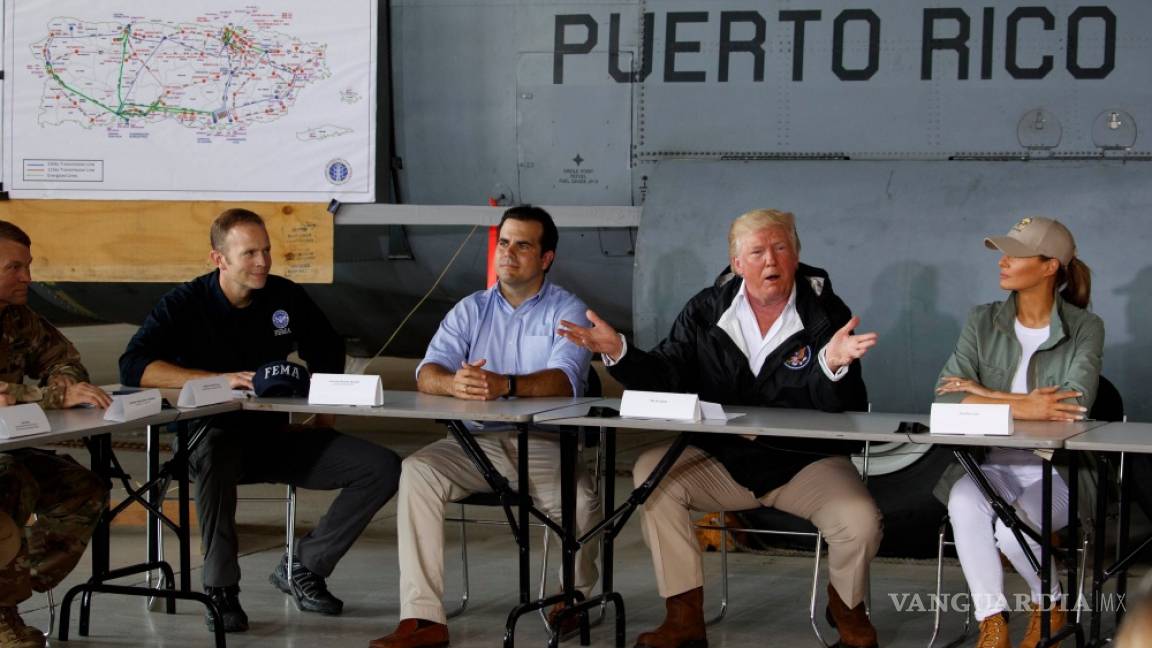Llega Trump a Puerto Rico entre críticas por su gestión del huracán