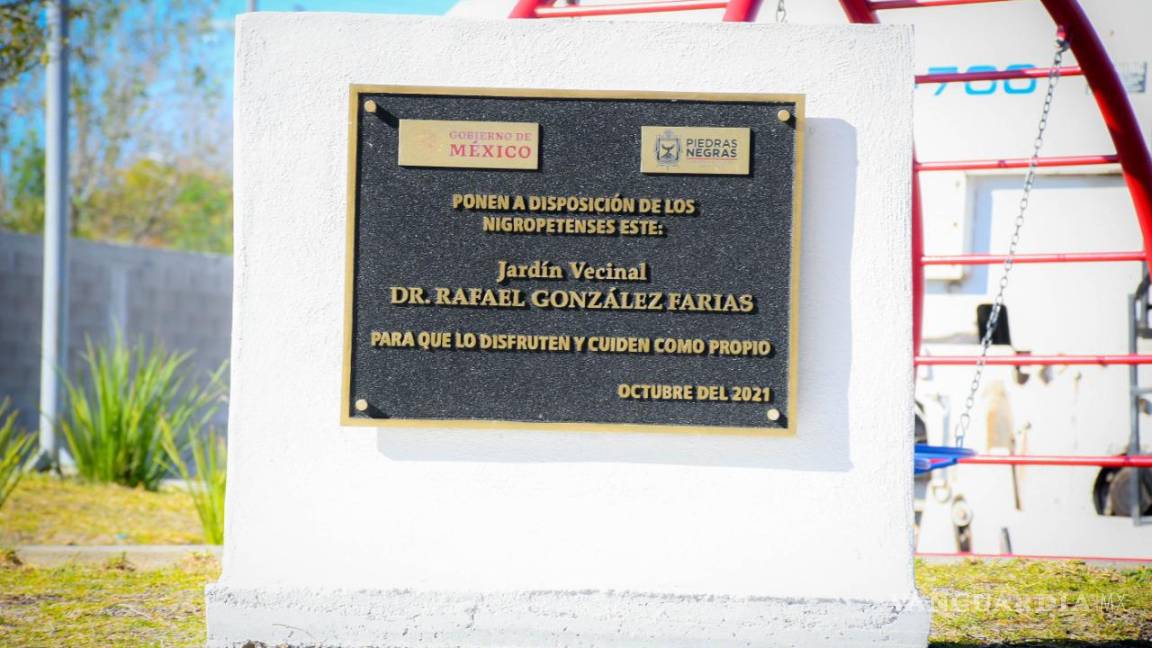 Devela alcalde de Piedras Negras placa en honor al Rafael González Farías