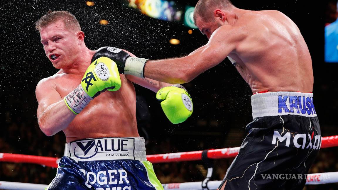 $!‘Canelo’ Álvarez entierra a Kovalev y consigue su cuarto título