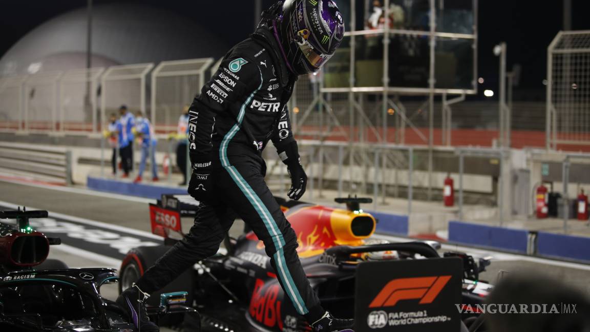 Hamilton logró su pole 98, sale primero en Bahréin