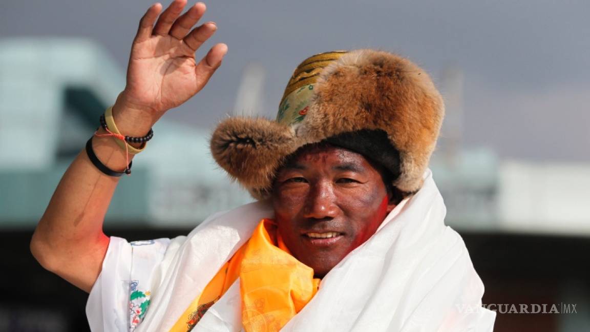 Kami Rita bate récord, 23 veces en la cima del Everest