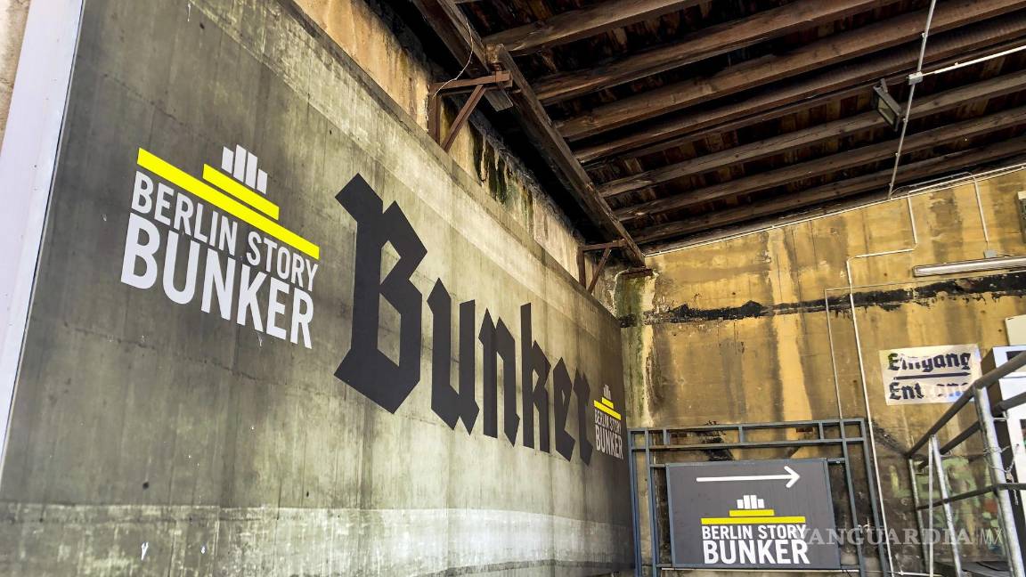 $!Una reproducción de una de las estancias del búnker en la que se quitaron la vida Adolf Hitler y Eva Braun, junto al resto del círculo íntimo del Führer.