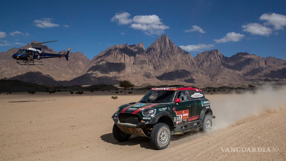 $!Alonso probó la crudeza del Dakar y Terranova toma el liderato en coches