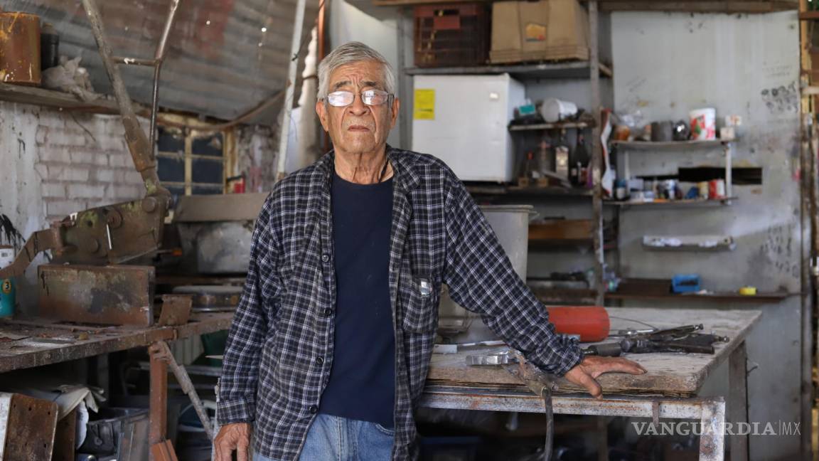 “Tengo la suficiente capacidad para desempeñarme”, el soldador de 77 años que sigue fiel a su labor en Saltillo