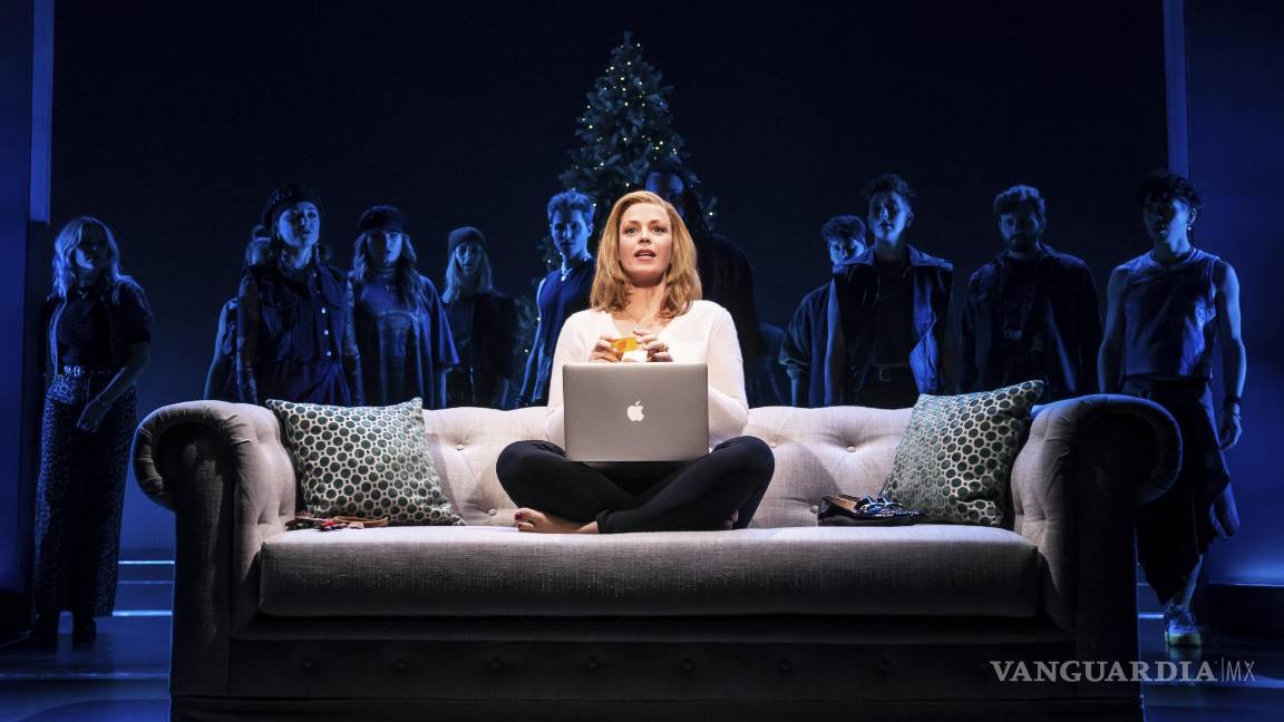 $!En esta imagen difundida por Vivacity Media Group, Elizabeth Stanley en una escena del musical Jagged Little Pill. AP/Matthew Murphy/Vivacity Media Group