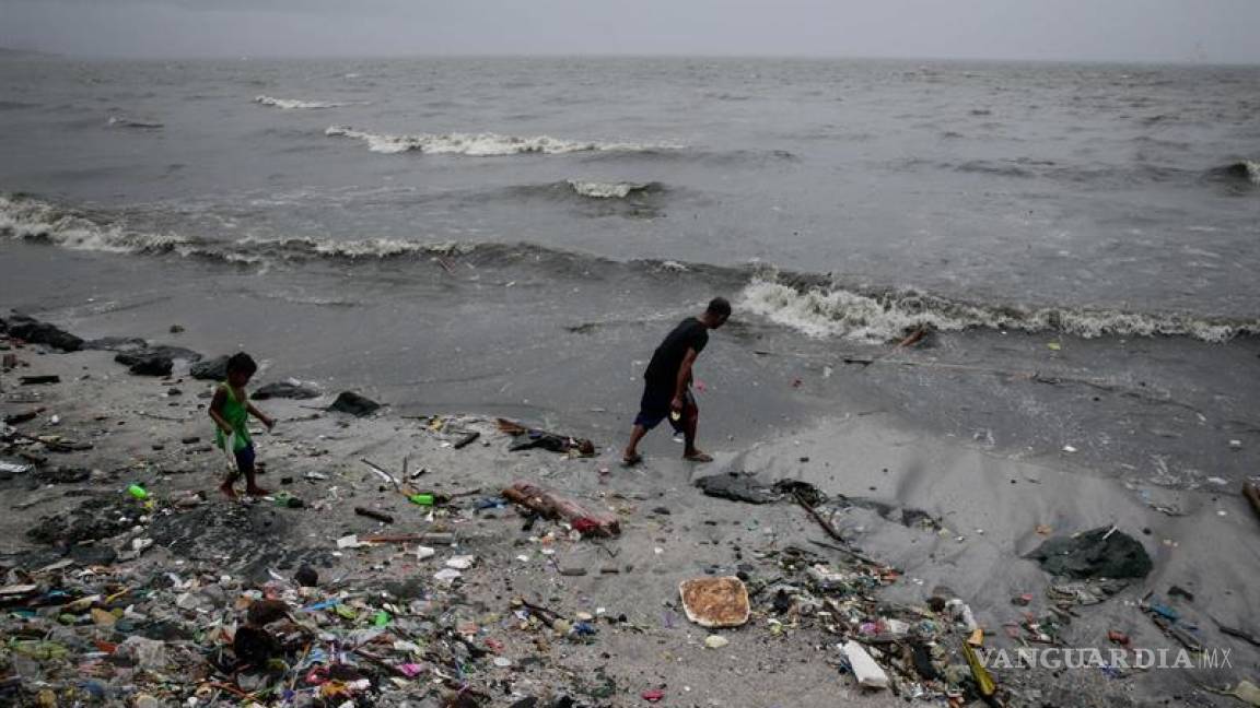 La tormenta Carlotta descarga lluvias en la costa mexicana