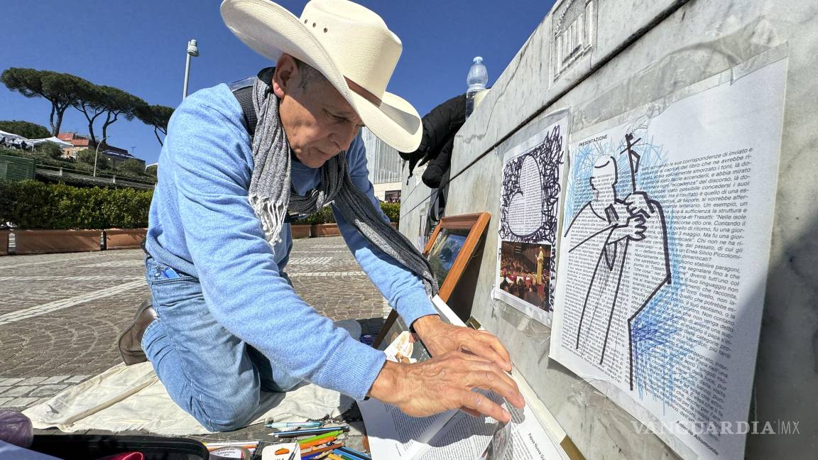 Arte y oración: Conoce al artista mexicano que viajó a Roma para apoyar al Papa Francisco con sus dibujos