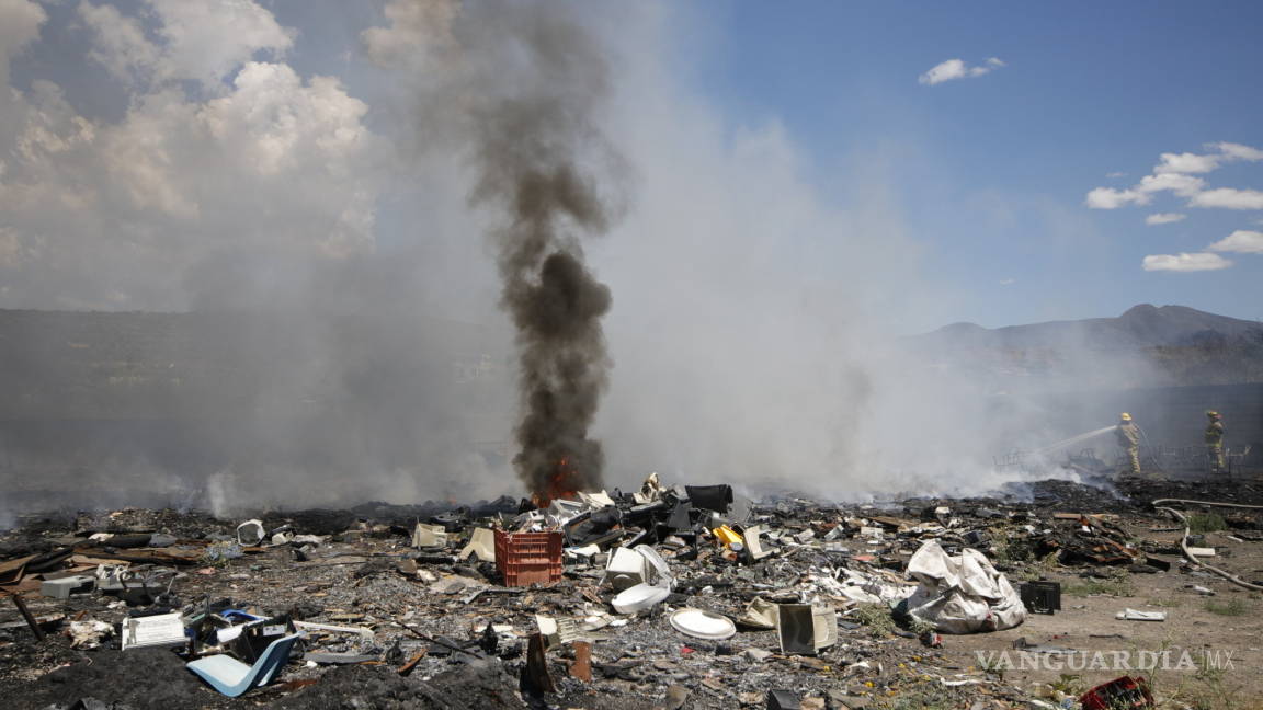 Arde recicladora de electrónicos al sur de Saltillo
