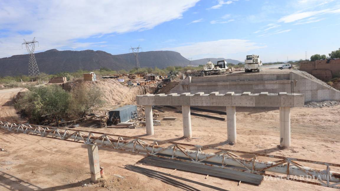 $!Uno de los dos puentes proyectados en el bulevar Nazario Ortiz ya alcanza el 90 por ciento de avance; el segundo se encuentra en fase inicial.