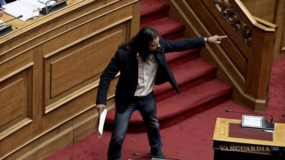 $!Diputado de grupo neonazi griego perseguido tras ser acusado de alta traición