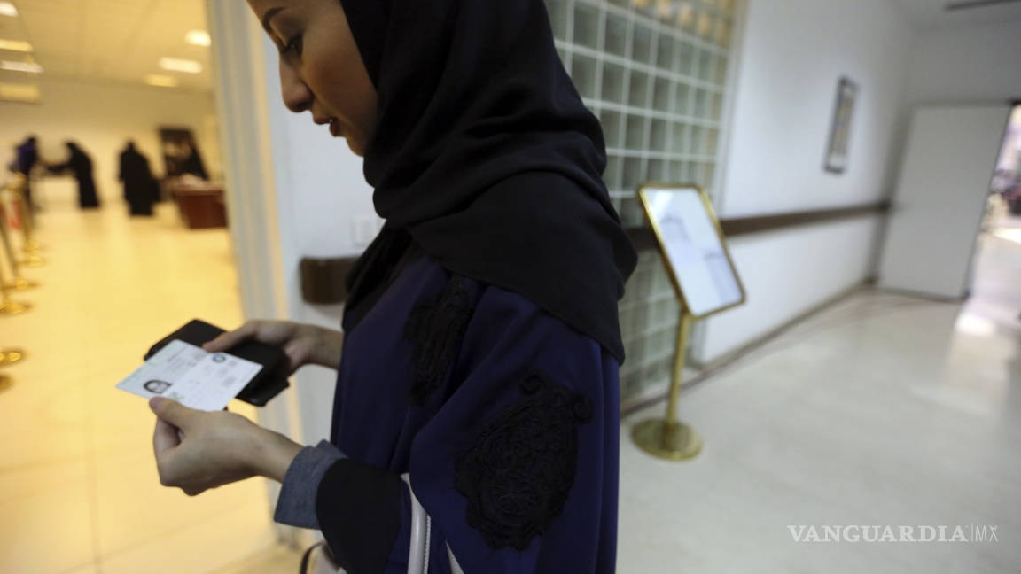 $!Mujeres participan por primera vez en elecciones en Arabia Saudí