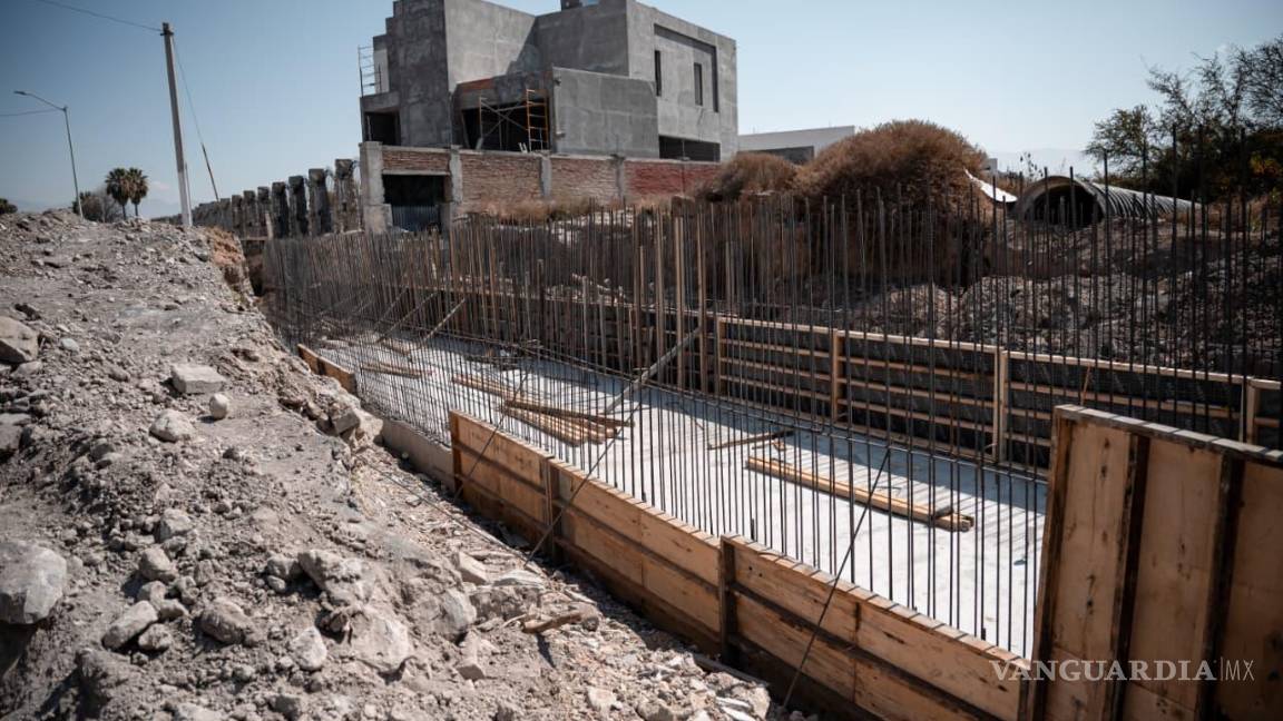 $!La rehabilitación del canal pluvial en carretera Los Valdez presenta un avance del 50%, con inversión municipal de 4.8 millones de pesos.