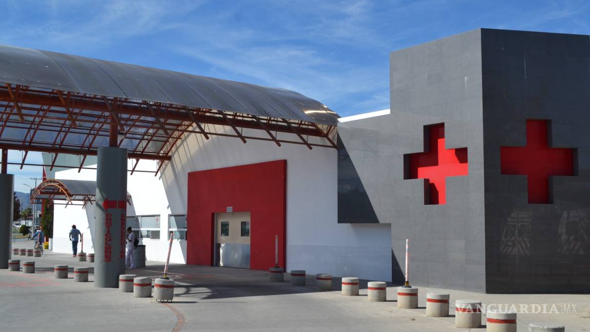 Hombre llega ebrio a la Cruz Roja de Saltillo y muere tras broncoaspirar