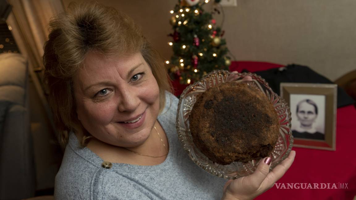 Esta familia de Michigan tiene su propia reliquia familiar, un pastel de frutas de 141 años